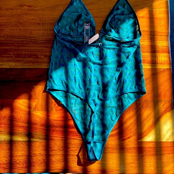 BRAND NEW Victoria Secrets Green Textured Teddy Size Large - Picture 2 of 6